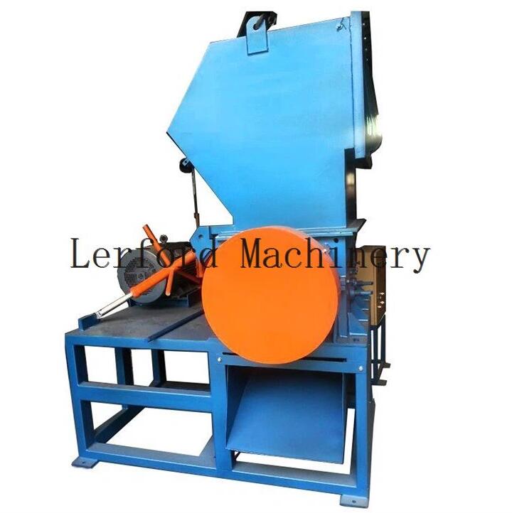 Frantoio automatico per bottiglie di plastica